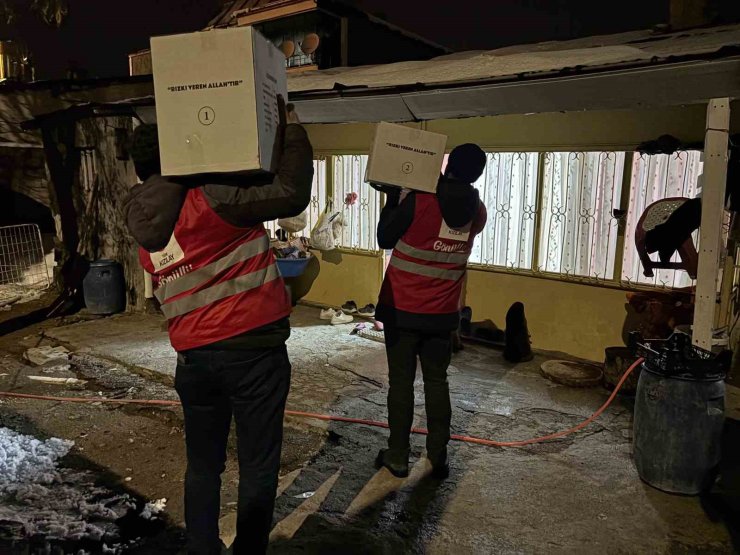 Kızılay Muradiye Şubesinden ihtiyaç sahibi ailelere gıda desteği