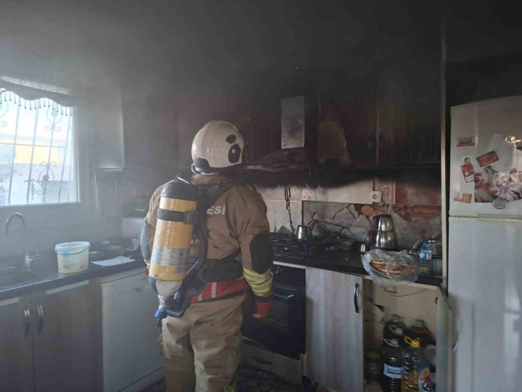 Samandağ’da evin mutfağında çıkan yangın korkuttu