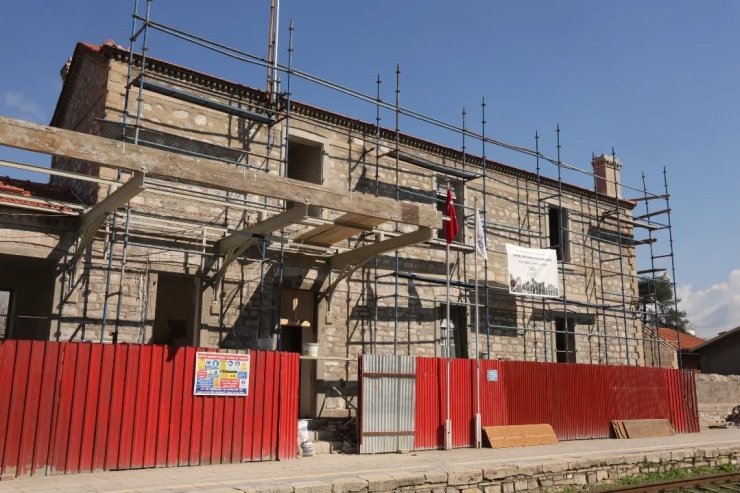 İncirliova’daki tarihi istasyon binası aslına uygun restorasyonla yenileniyor