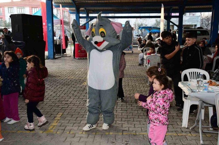 Büyükşehir’in iftar sofrası Altıeylül’de gönülleri ısıttı