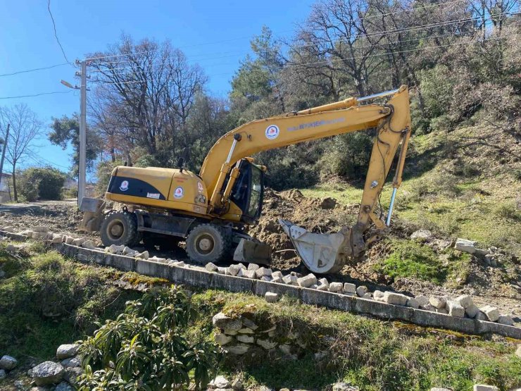 Buldan Göğüs Hastalıkları Hastanesi yolunun bakım ve onarımı yapılıyor