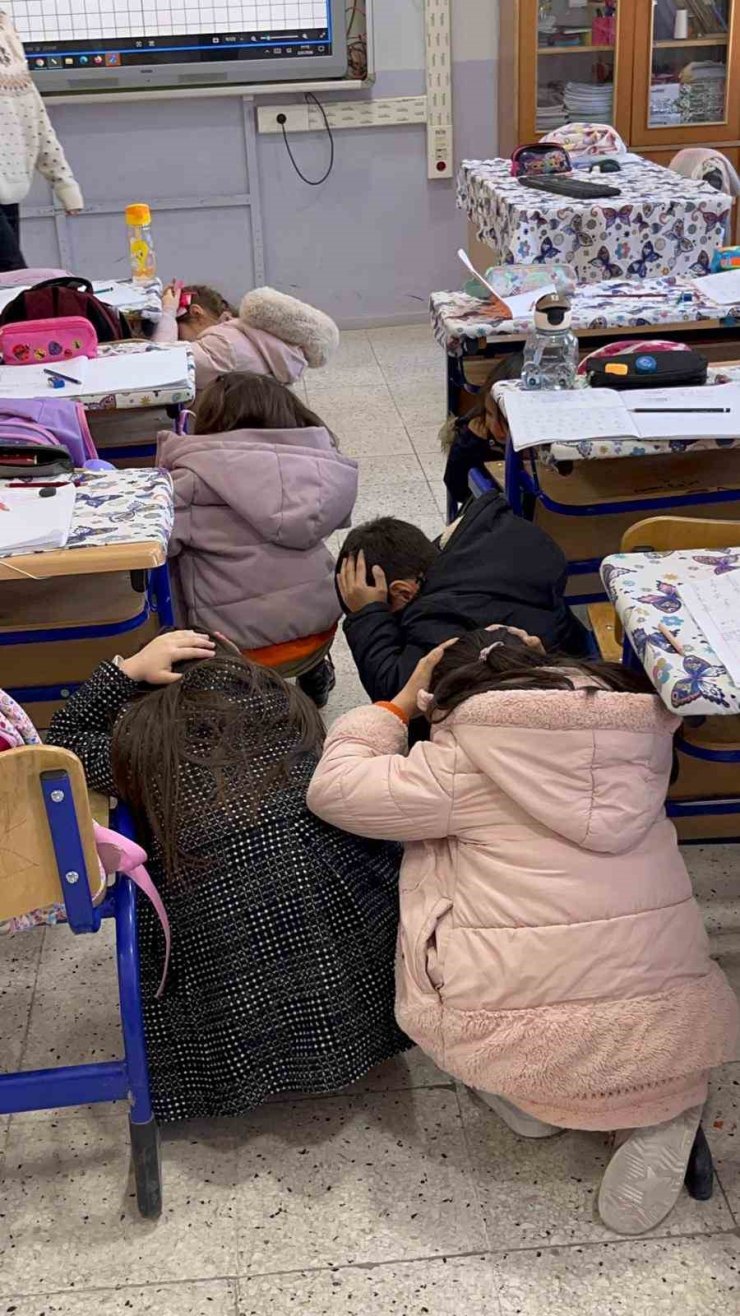 Güzelyurt’ta ilkokul öğrencilerine yangın ve deprem tatbikatı