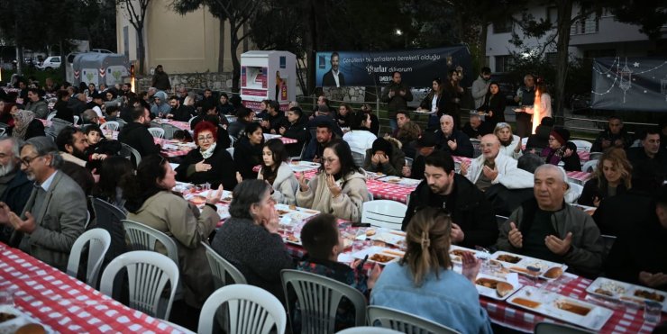 Kuşadası’nda Ramazan ayının bereketi paylaştıkça çoğalıyor
