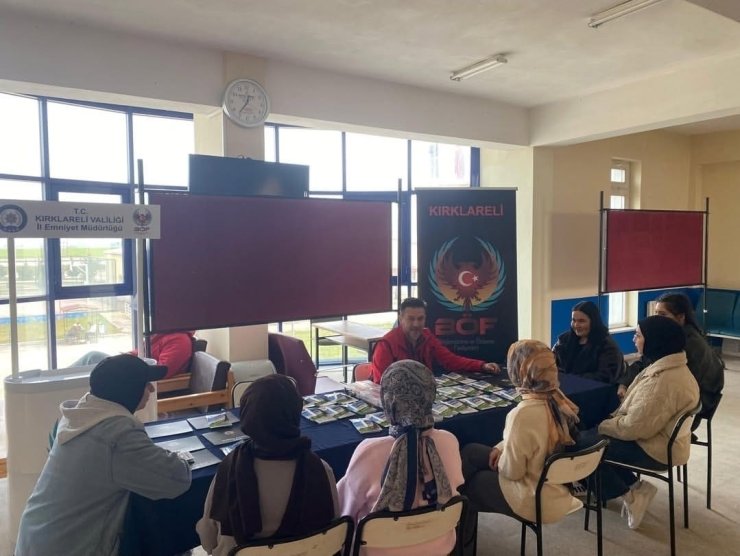 Babaeski’de üniversite öğrencilerine terörle mücadele bilgilendirmesi