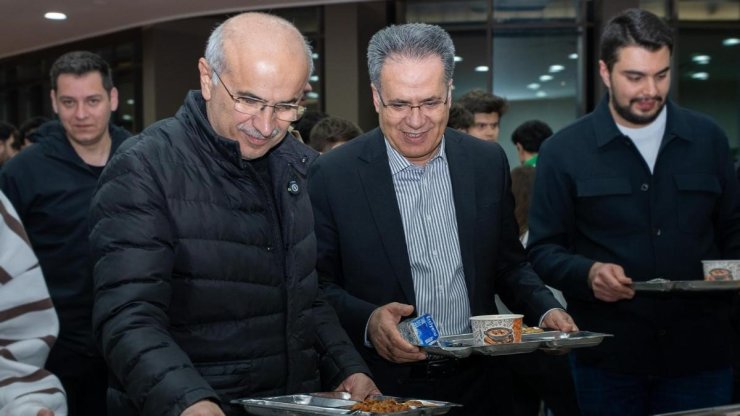 Başkan Er ile Rektör Akpolat sahur programında öğrencilerle bir araya geldi