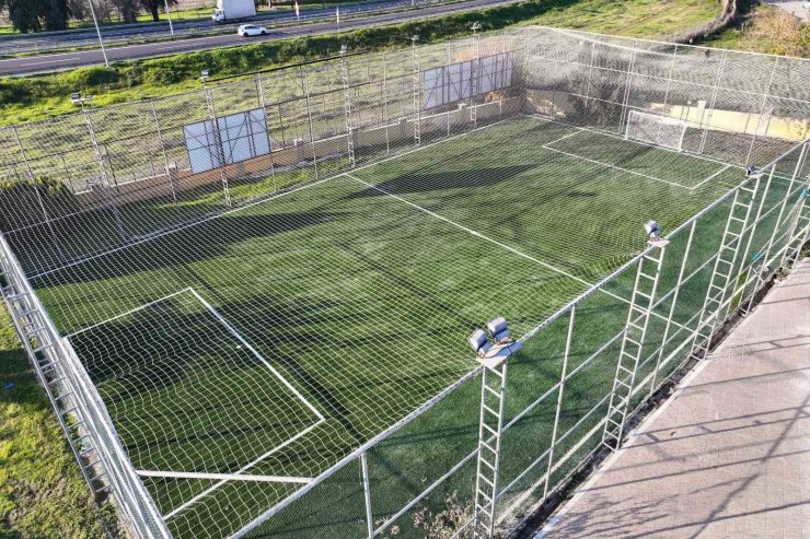 Çeştepe’deki halı saha yeniden hizmete açıldı
