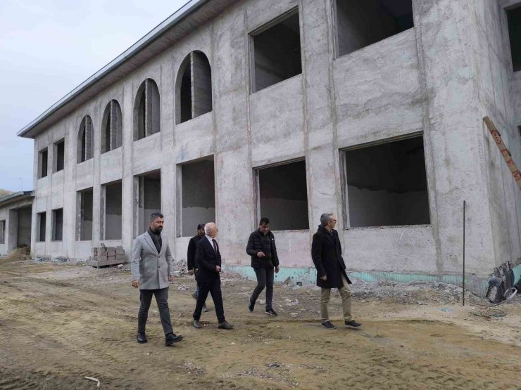 Sivrihisar’da yeni sağlık merkezlerinin yapımı sürüyor