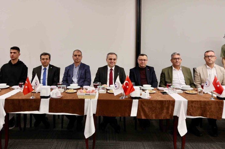 Başsavcı Korkmaz ve Rektör Prof. Dr. Altun, özel ihtiyaçlı öğrenciler ile iftar yaptı