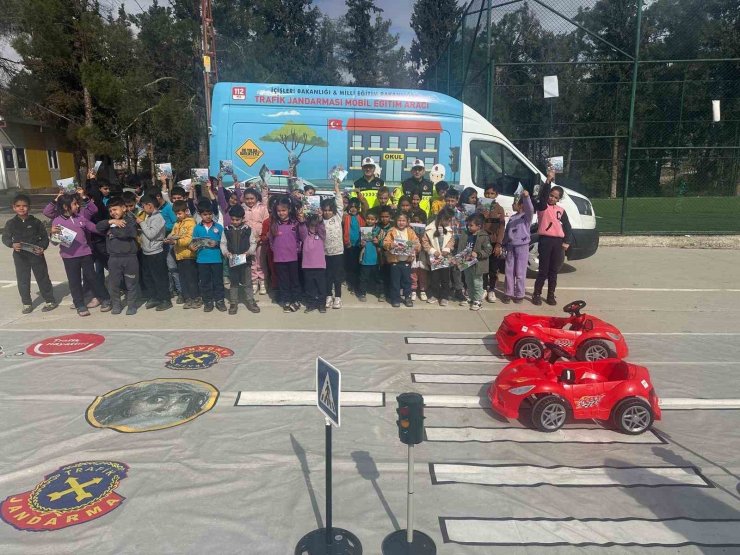 Jandarmadan öğrencilere güvenli trafik eğitimi