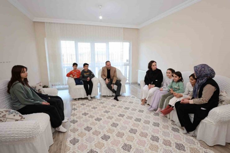 Başkan Özdemir’den çat kapı ziyaret