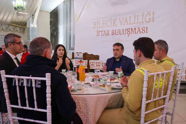 Vali Sözer, orman, itfaiye ve AFAD personeliyle iftarda buluştu