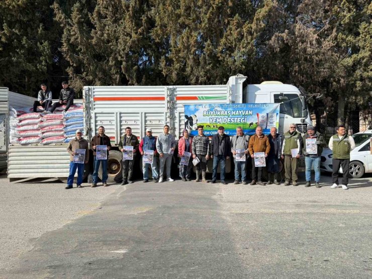 Büyükşehir’in yem desteği Sultanhisar’da üreticilerle buluştu