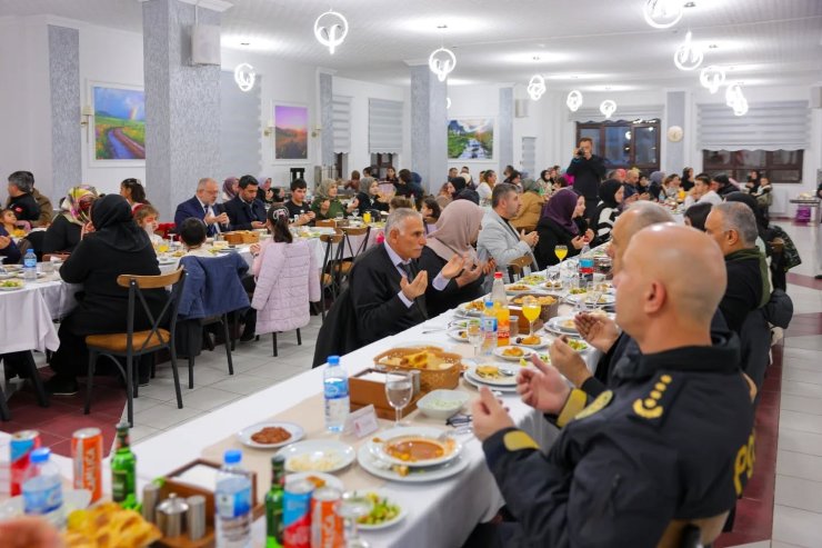 Bayburt’ta Dünya Yetimler Günü dolayısıyla iftar programı düzenlendi