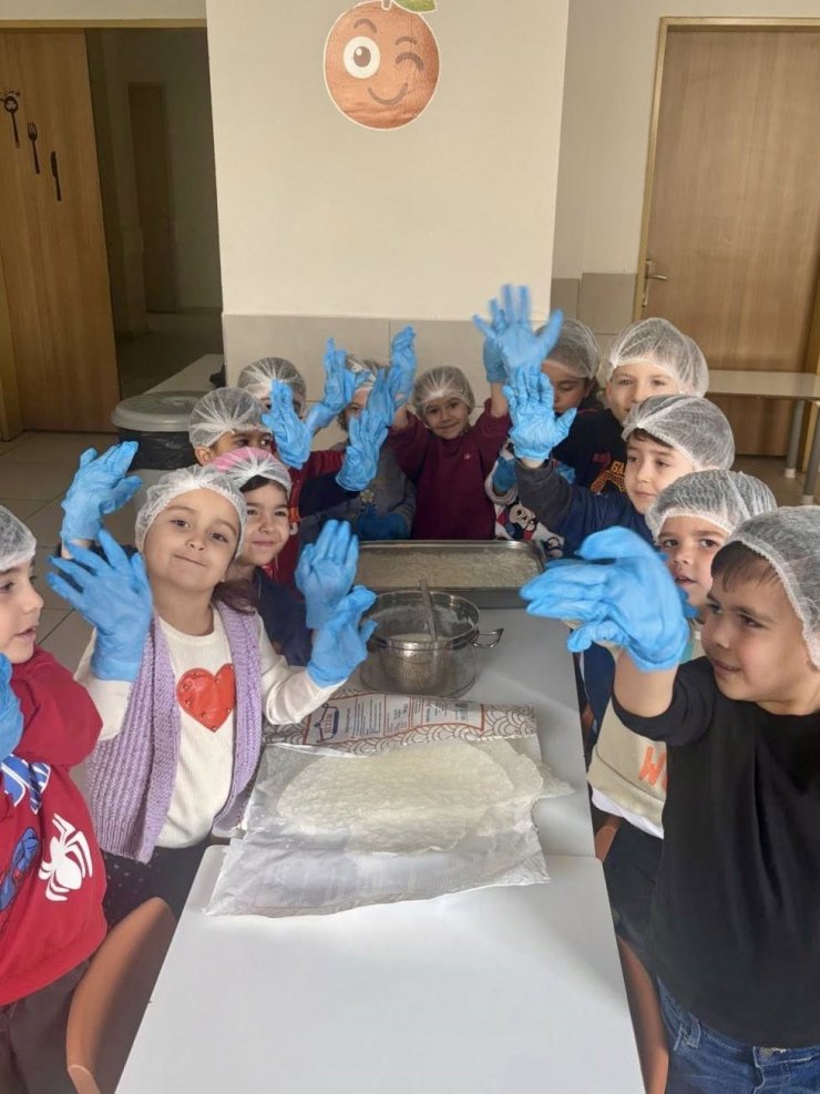 Muğla’da minik öğrenciler güllaç yapmayı öğrendi