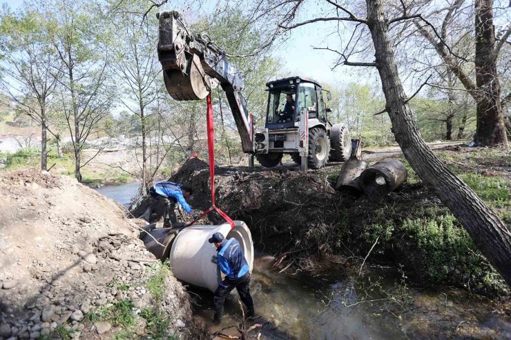 Muğla Büyükşehir tarafından Köyceğiz’de selden zarar gören üreticiler destekleniyor