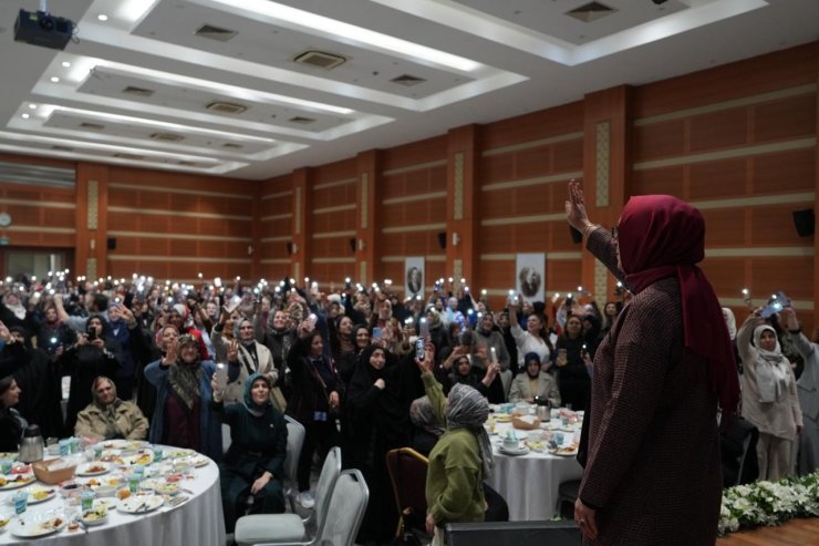 AK Parti İstanbul İl Kadın Kolları Başkanlığı tarafından kadın kolları mahalle başkanlarına yönelik iftar programı düzenlendi