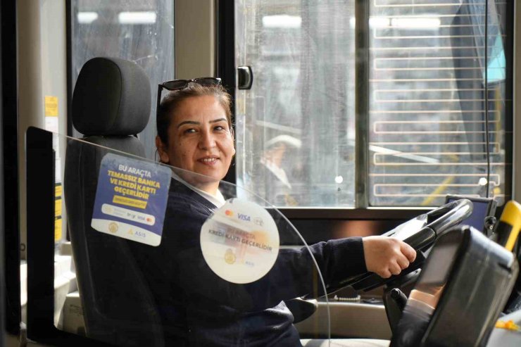 Hayaliydi, başardı: Şehrin ilk kadın otobüs şoförü oldu