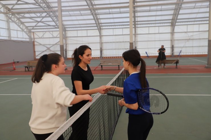Kütahya’da ’Okullar Arası Gençler Tenis Müsabakaları’ tamamlandı