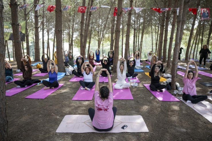 Mersin’de kadınlar doğada yoga ve sanatla buluştu