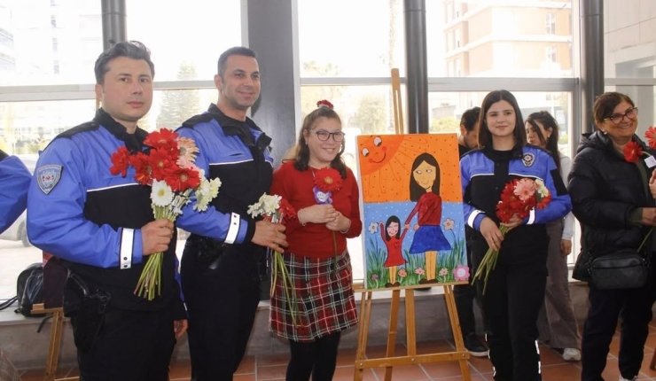 Engelli çocuklardan "Şiddete karşı sevgi" sergisi