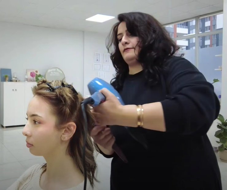 Kursiyer kadın, kendi kuaför dükkanını açtı