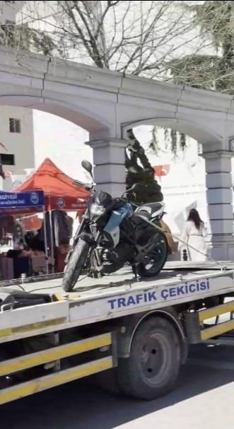 Avcılar’da polis çevirmesine giren motosikletliye 226 bin lira ceza kesildi