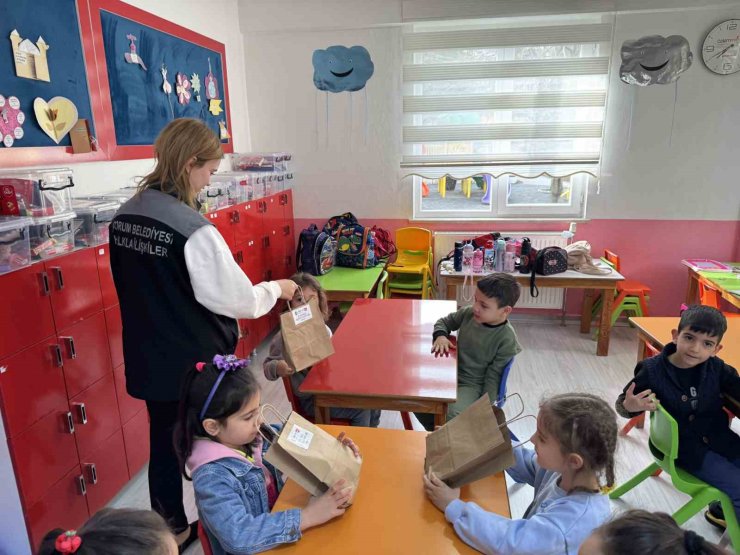 Çorum Belediyesi’nden çocuklara Ramazan ikramı