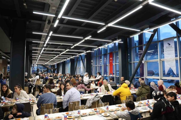 Düzce üniversitesi iftar sofrasında buluştu