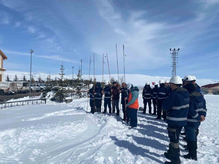 Aras Elektrik’ten zorlu doğa koşullarına karşı çığ eğitimi