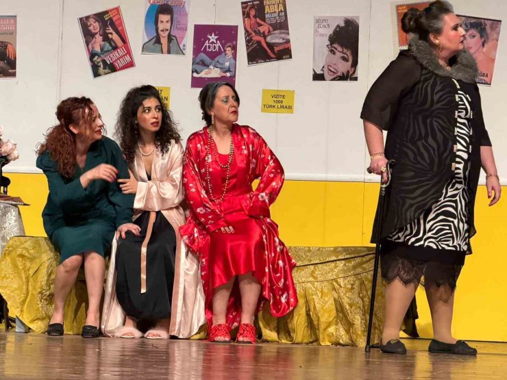 ‘Kadıncıklar’ oyunu büyük ilgi gördü