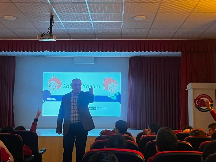 Kars’ta öğrencilere "Teknoloji Bağımlılığı ve Sağlıklı Yaşam" semineri