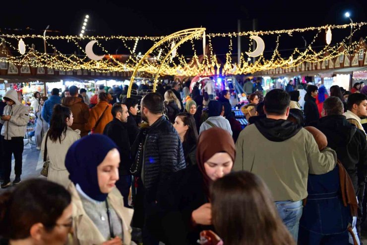 Osmangazi meydanı’nda ramazan coşkusu sürüyor