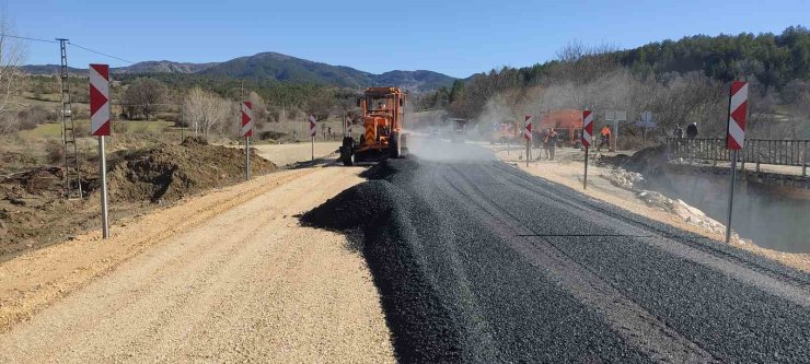 Çorum’da ayağı çöken köprüye alternatif yapılan yolda çalışmalarda sona gelindi