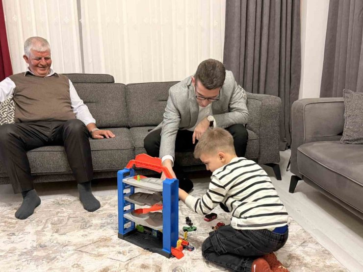 Kaymakam Kaptanoğlu Mardin’de şehit düşen Ergin’in ailesiyle iftar sofrasında buluştu