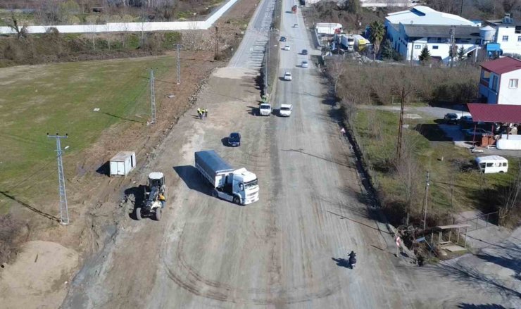 Çarşamba-Ayvacık karayolunda çalışmalar sürüyor