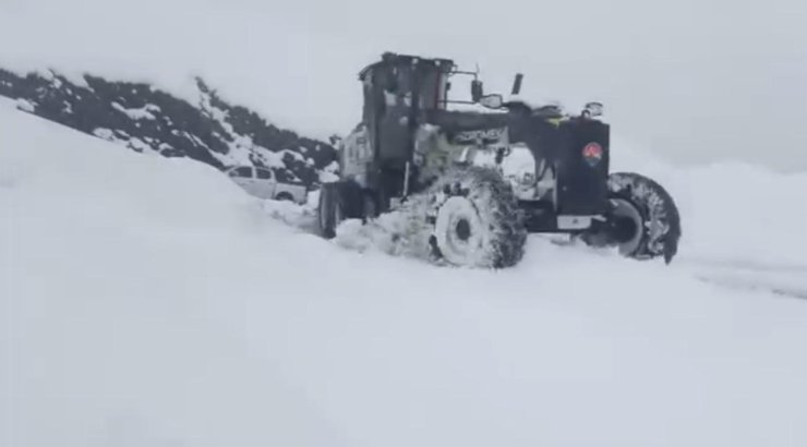 Şırnak’ta ekiplerin kar mesaisi