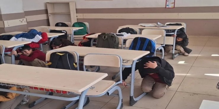 Şırnak’ta ilkokul öğrencilerine AFAD’dan hayat kurtaran afet eğitimi