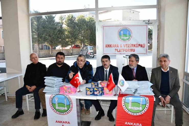 Vezirköprü’de 555 öğrenciye bayramlık