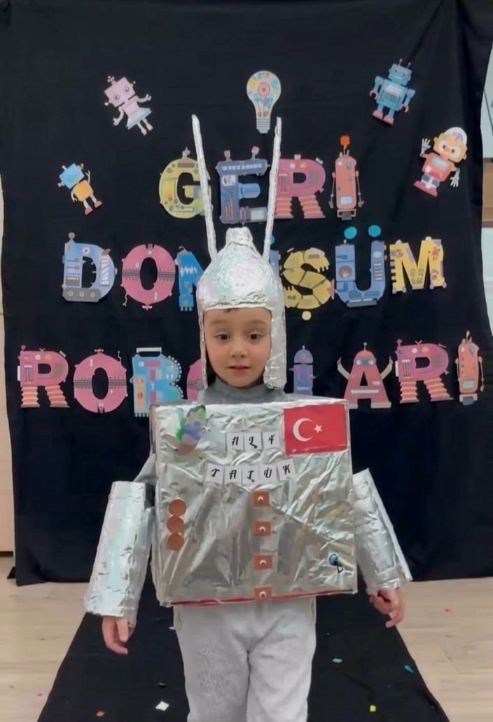 Aydıntepe’de geri dönüşüm malzemeleriyle robot defilesi yapıldı