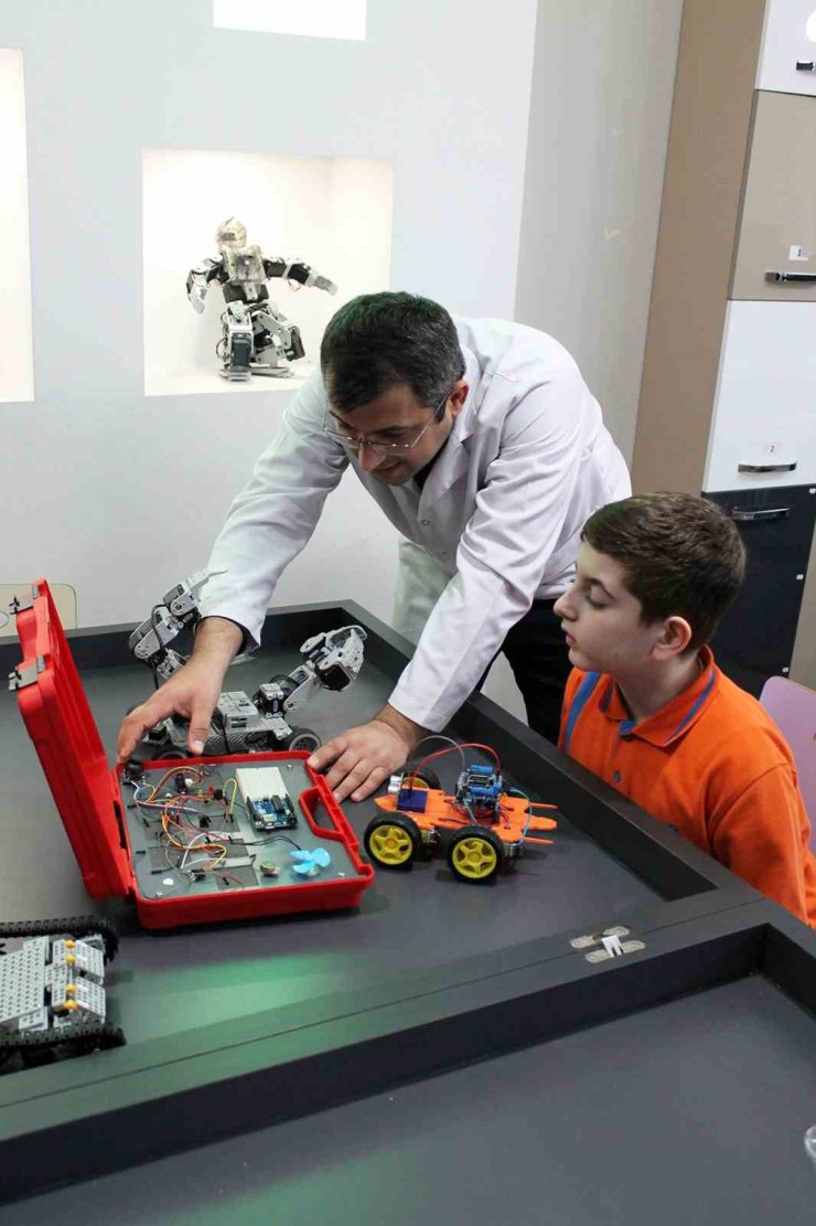 İhlas Koleji öğrencileri TÜBİTAK bölge finallerinde: 19 bin proje arasından çifte başarı