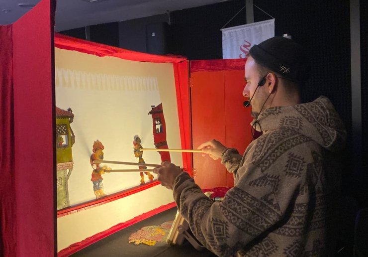 Selendi’de minikler Hacivat-Karagöz ile buluştu