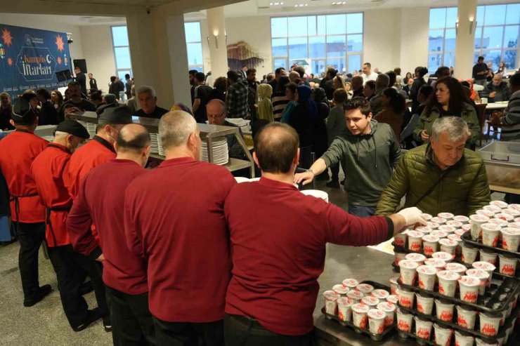 OMÜ’de 2 bin kişi aynı iftar sofrasında buluştu