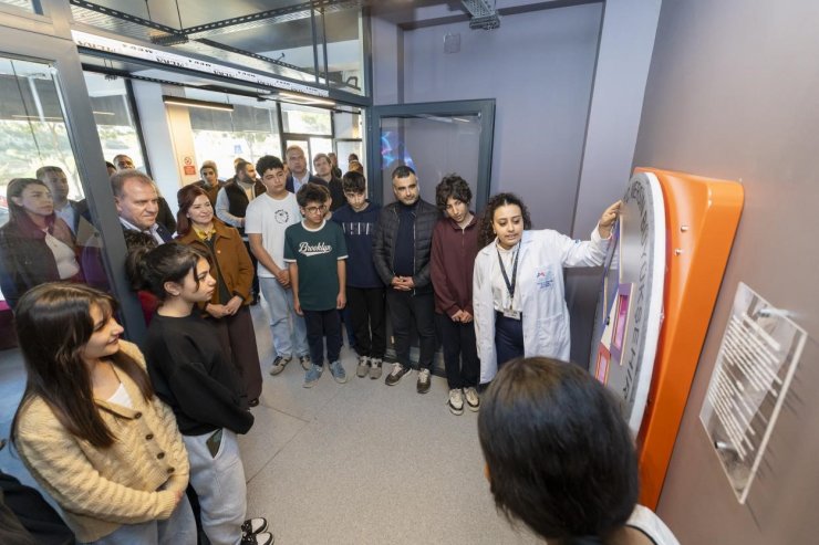 Başkan Seçer: "Aratos Matematik Evi, öğrencilerimiz için son derece güzel bir bilim atölyesi"
