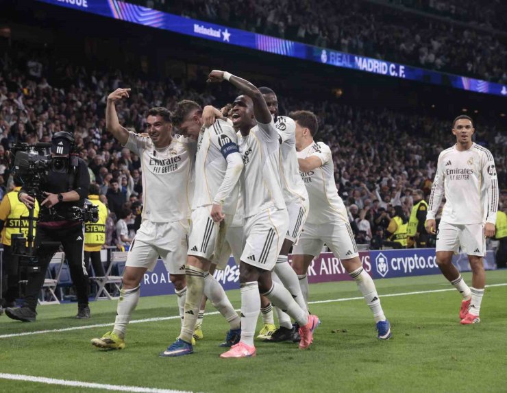 Real Madrid, tur kapısını araladı