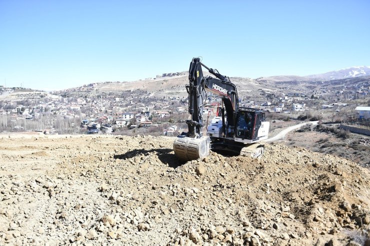 Yeşilyurt’un Mullakasım Mahallesi yeni yollarla buluşuyor