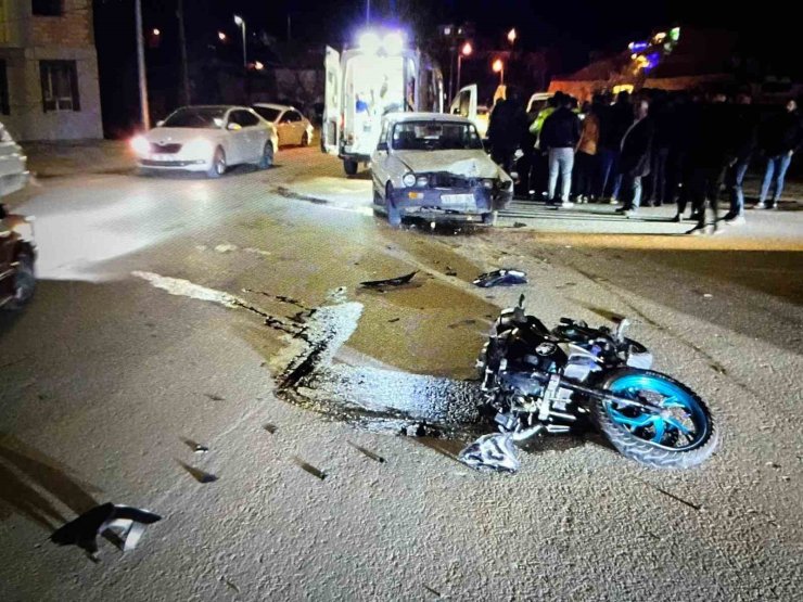 Otomobil ile motosiklet çarpıştı: 1 yaralı