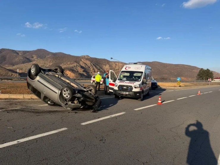 Bingöl’de otomobil takla attı: 2 yaralı
