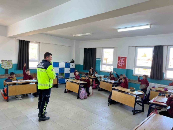 Kütahya’da jandarmadan öğrencilere trafik eğitimi