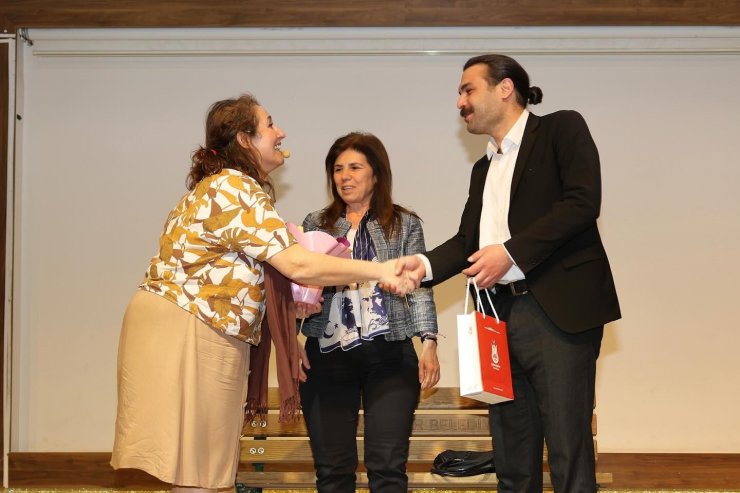 "Çatlak" oyunu büyük beğeni topladı