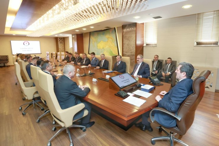 Kaymakamlar toplantısı: Bayram güvenliği, göç, tarım ve şehir düzeni görüşüldü
